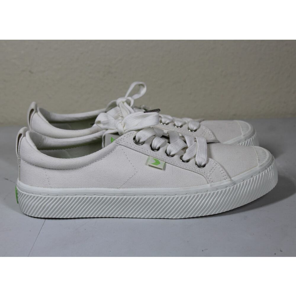 Cariuma Off-White Canvas Sneakers with Green Accents